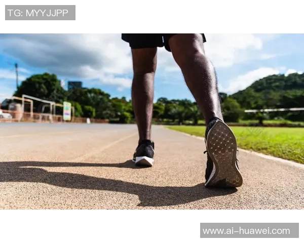 足球明星在跑步机上挑战极限展现训练秘笈与运动激情 足球明星在跑步机上挑战极限展现训练秘笈与运动激情